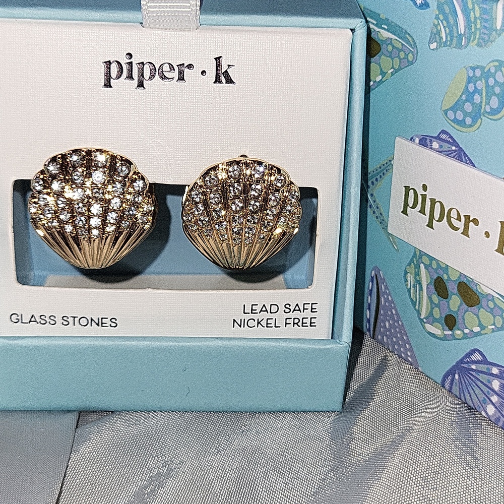 Piper K Gold Crystal Seashell Earrings BNIB TL m rt LS - Picture 2 of 2